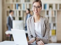 الكتابة والصياغة الإبداعية للخطابات والمراسلات والتقارير